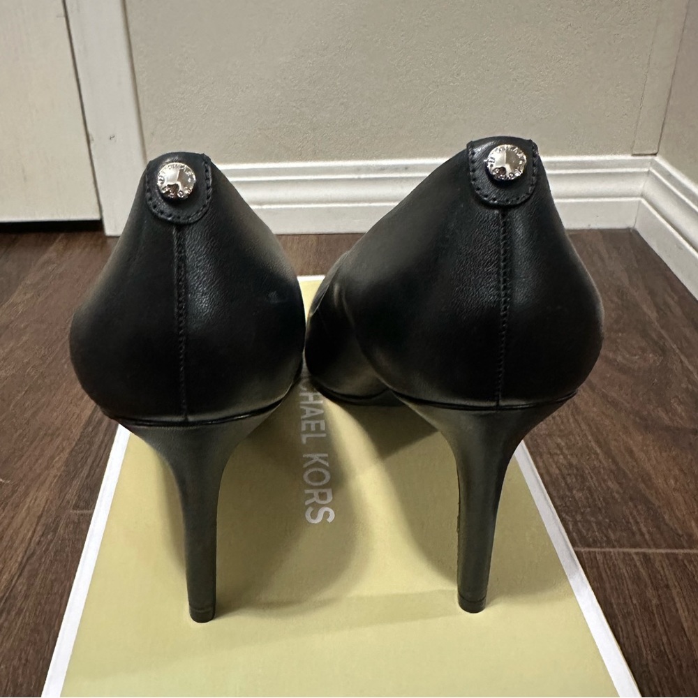 Michael Kors Black Dorthy Flex Leather Pump - Picture 6 of 7